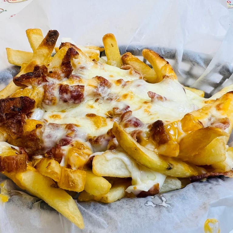 Delicious Fries: Perfect Side for Pizza and More